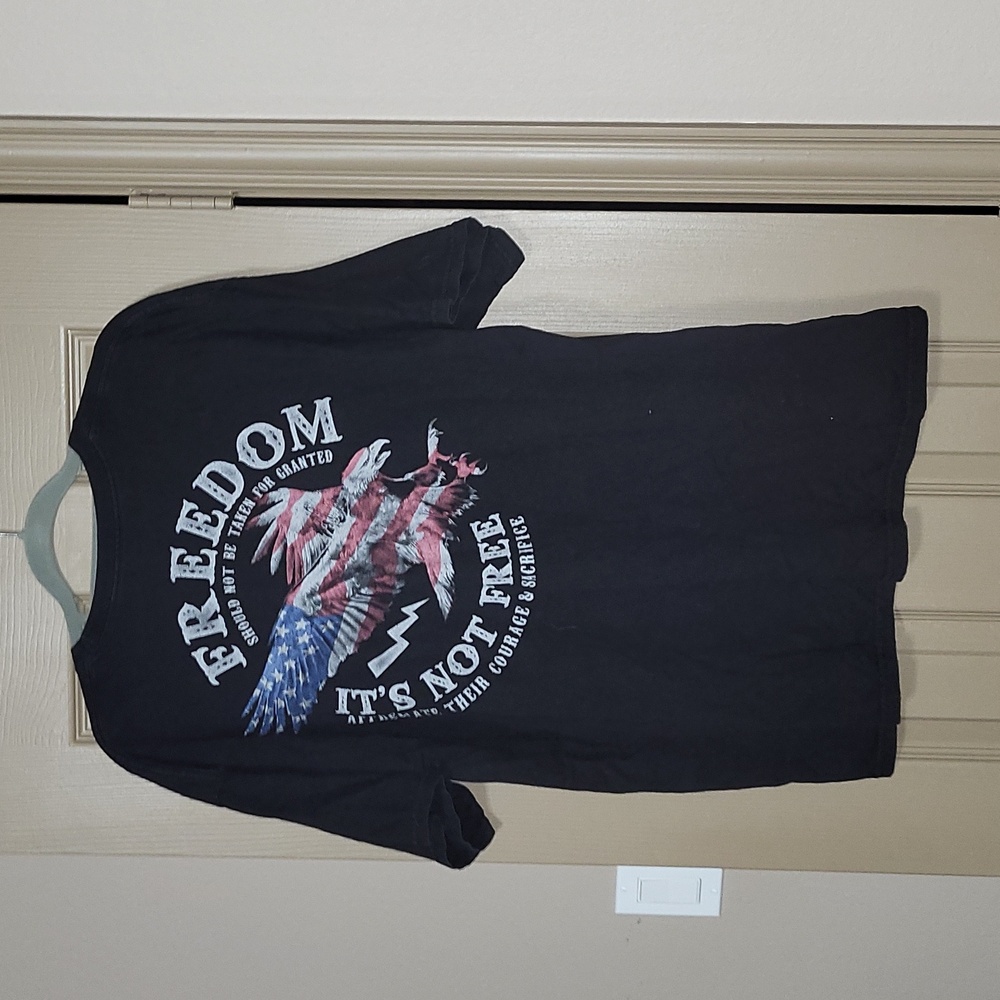 Shirt - Picture 3 of 4